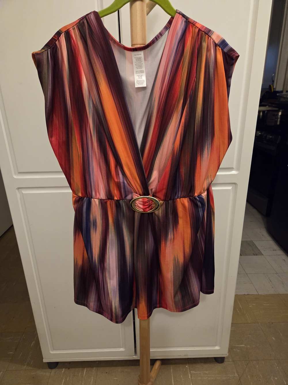 Women's V-Neck Multicolor Sleeveless Blouse with Belt Accent